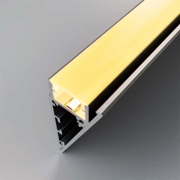 Bijeli nadgradni zidni aluminijski profil za LED traku opalno bijeli difuzor 55x47x24 mm