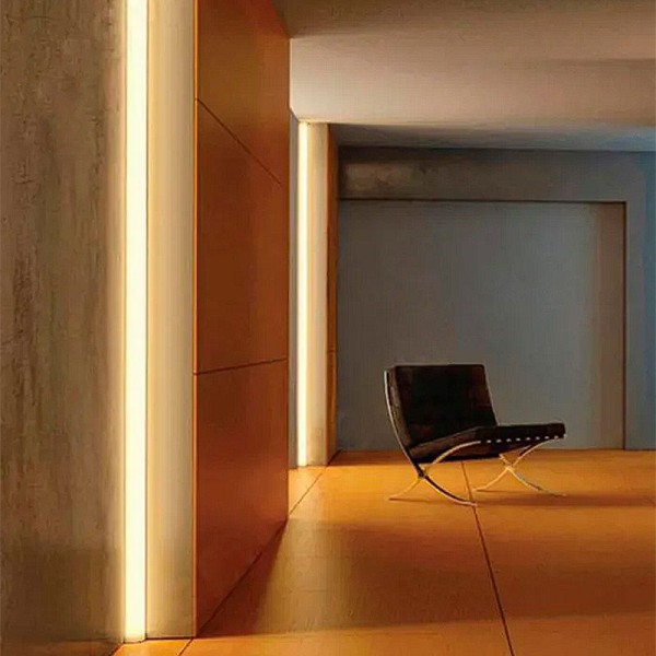 Kutni nadgradni aluminijski profil za LED traku opalno bijeli difuzor 22.9 x 22.9 mm Kutni nadgradni aluminijski profil za LED traku opalno bijeli difuzor 22.9 x 22.9 mm