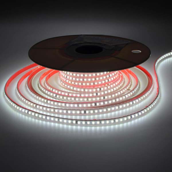 LED traka 220V 9 W/m 120 SMD/m 100 lm/w IP65