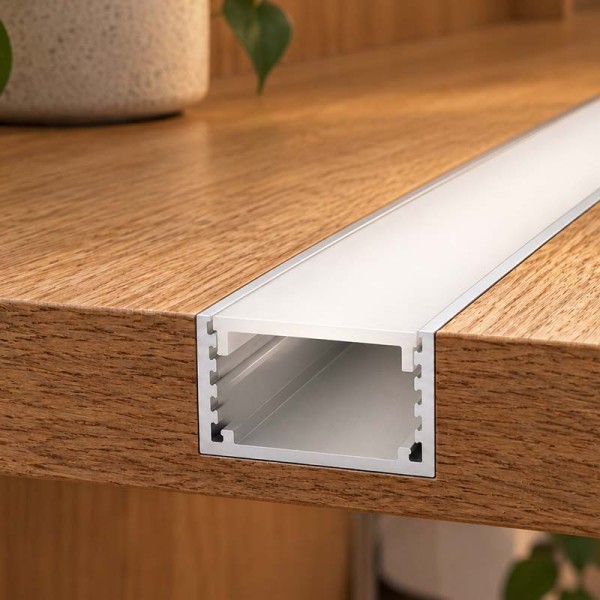 Nadgradni aluminijski profil za LED traku opalno bijeli difuzor 17.2 x 8 mm