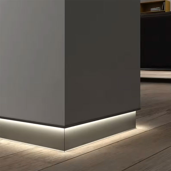 Nadgradni zidni rubni aluminijski profil za LED traku opalno bijeli difuzor 2 metra 10.6 x 15.4